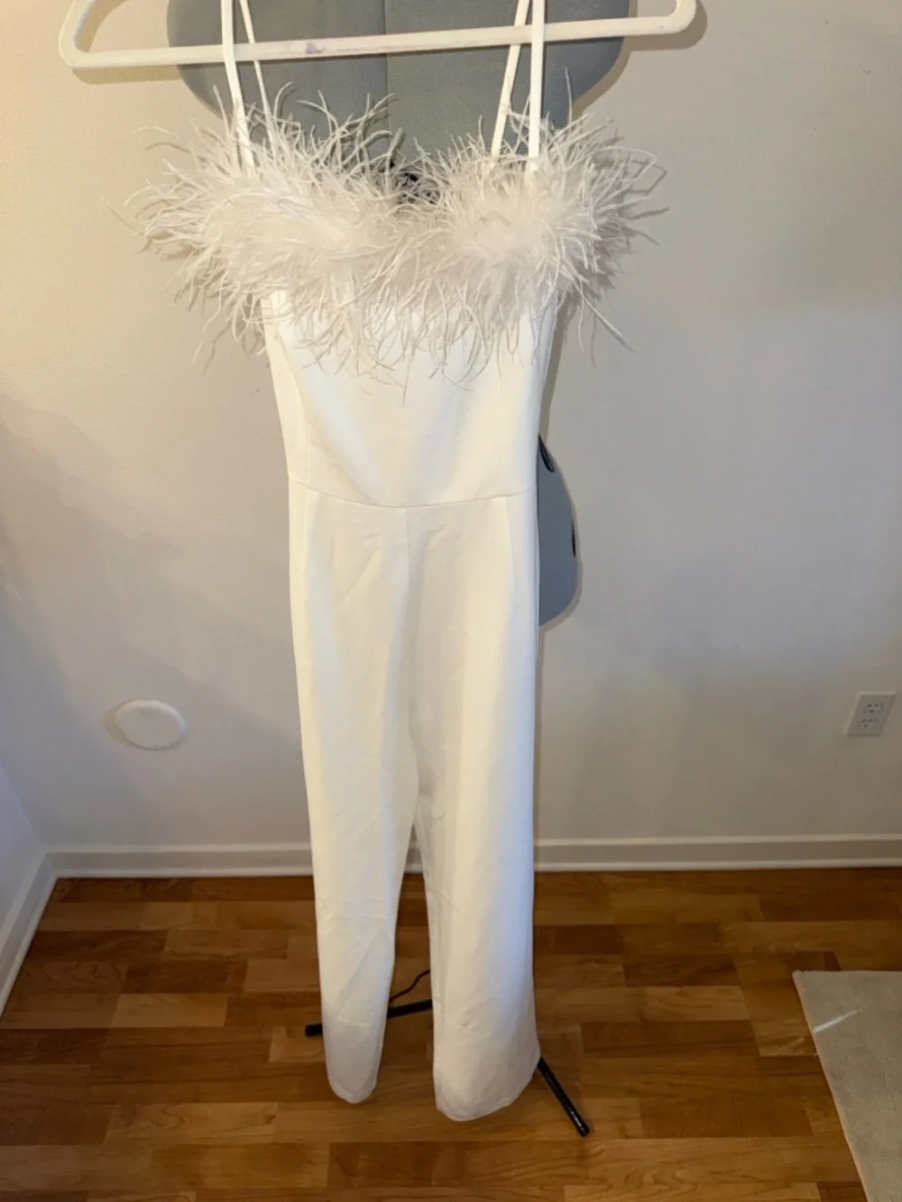 White Party, Bridal, Holiday Strapless Feather-Trim Sleeveless Jumpsuit M/6 NWT - Picture 5 of 11